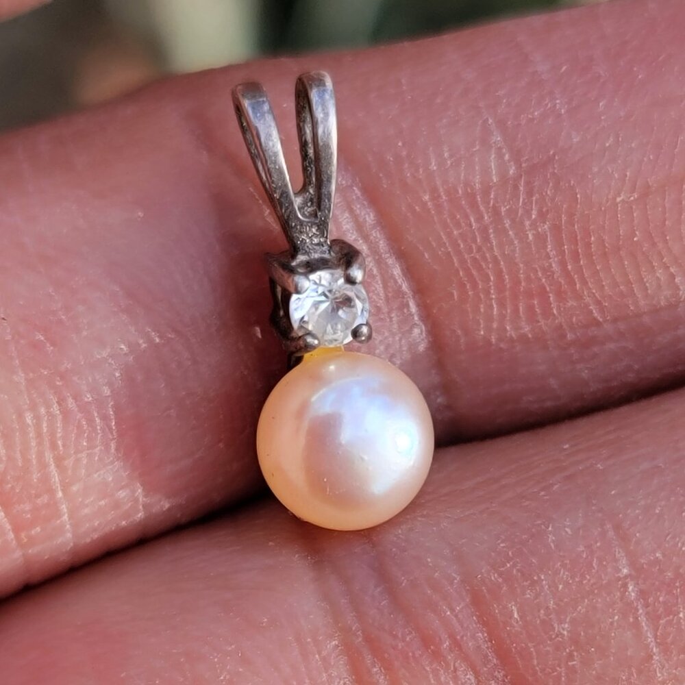 Vintage 925 sterling silver genuine peach pink pearl wirh CZ diamond pendant